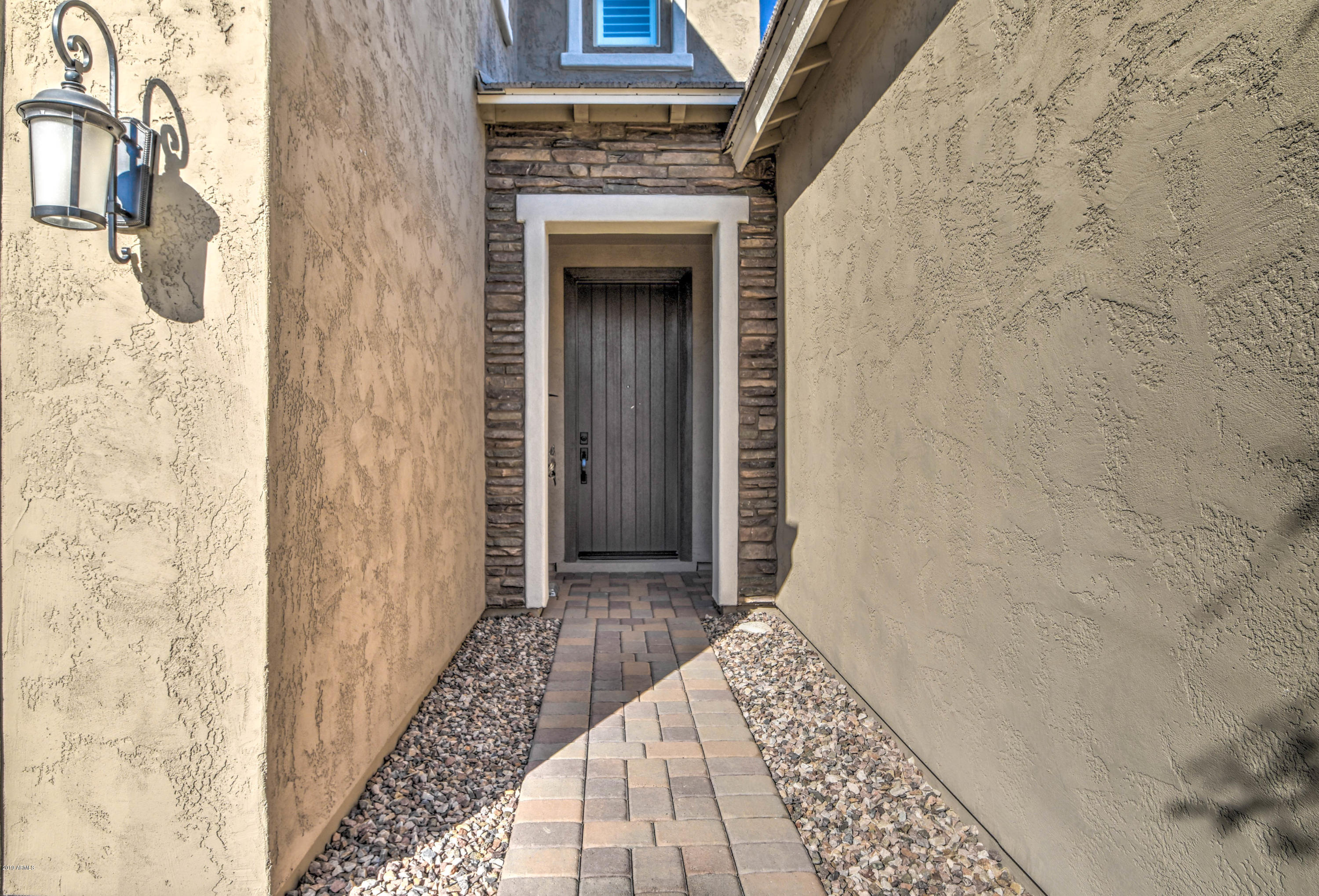 922 West Yellowstone Way Chandler, AZ 85248 - Photo 5 of 79 FRONT 4