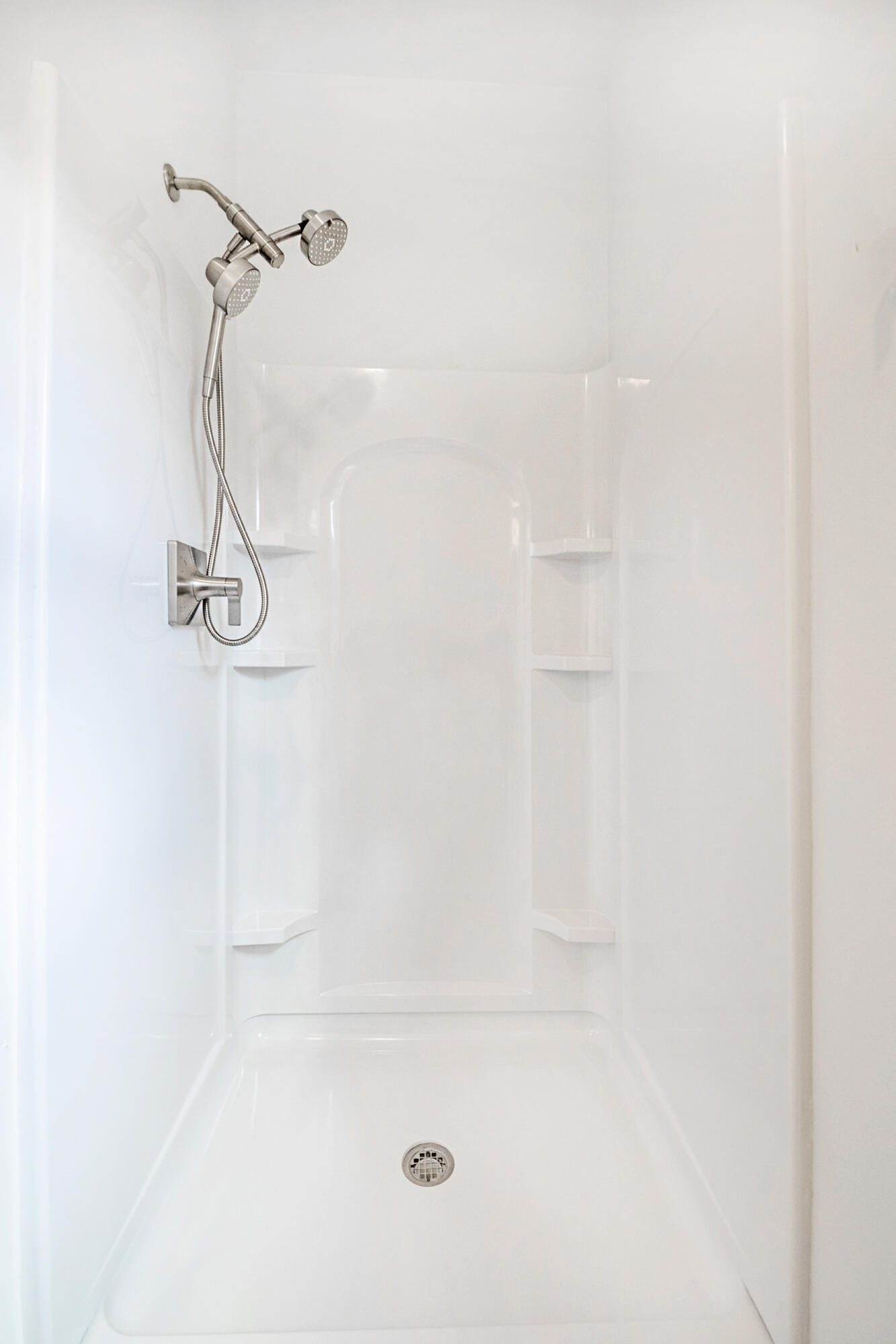433 Niagara Avenue Sheboygan, WI 53081 - Photo 19 of 70 Main Level Shower