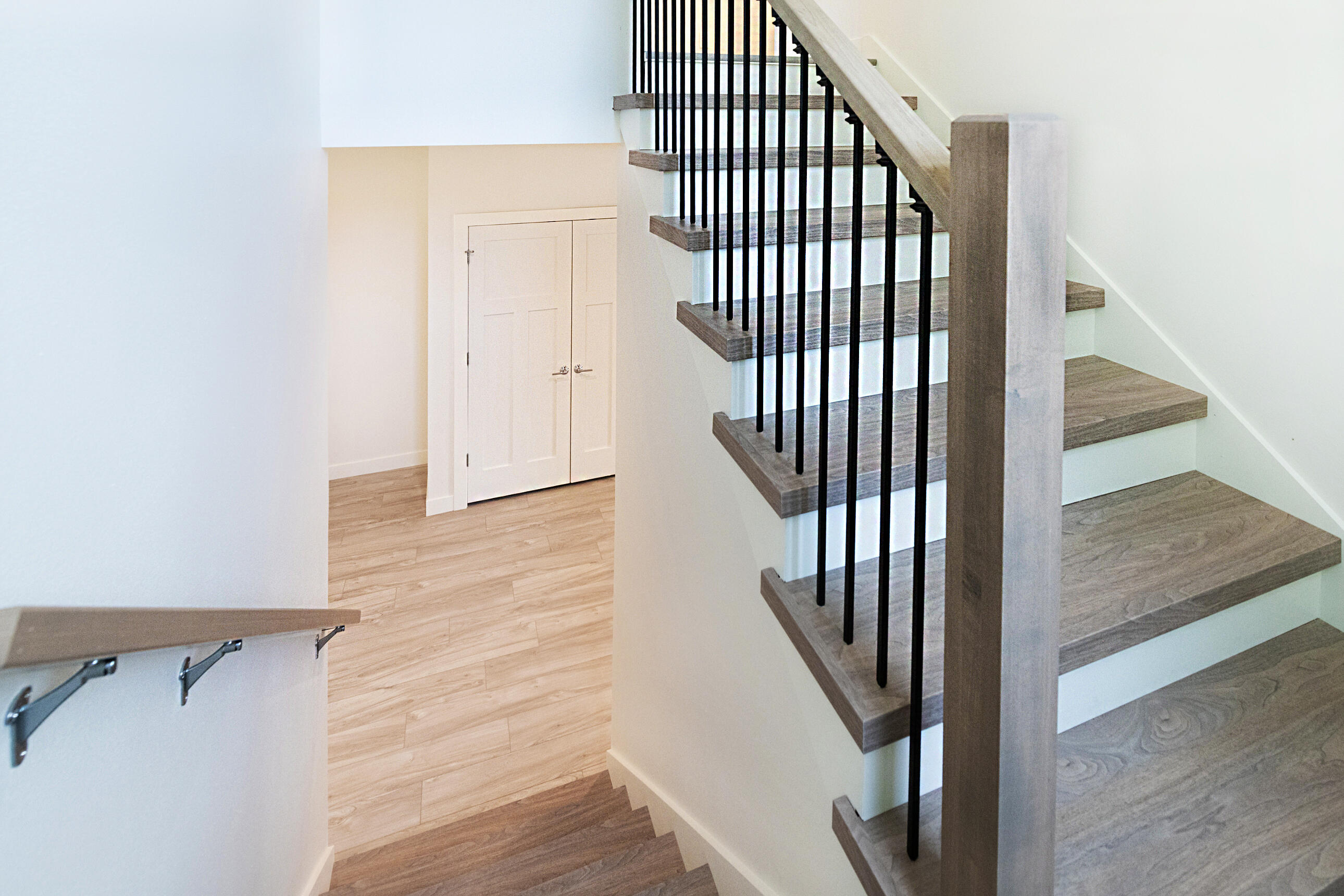 433 Niagara Avenue Sheboygan, WI 53081 - Photo 21 of 70 Custom Staircase