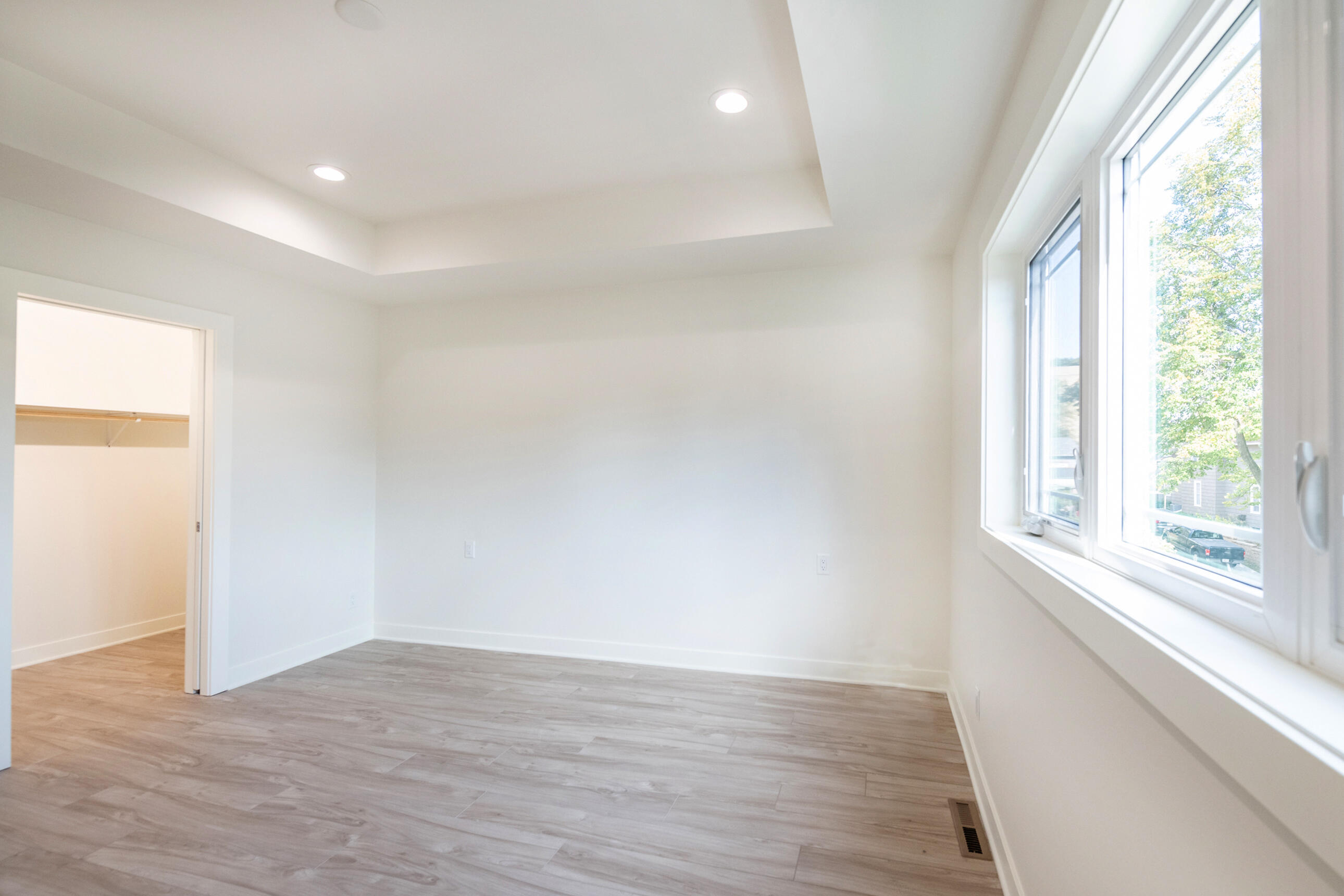 433 Niagara Avenue Sheboygan, WI 53081 - Photo 26 of 70 Owner's Suite