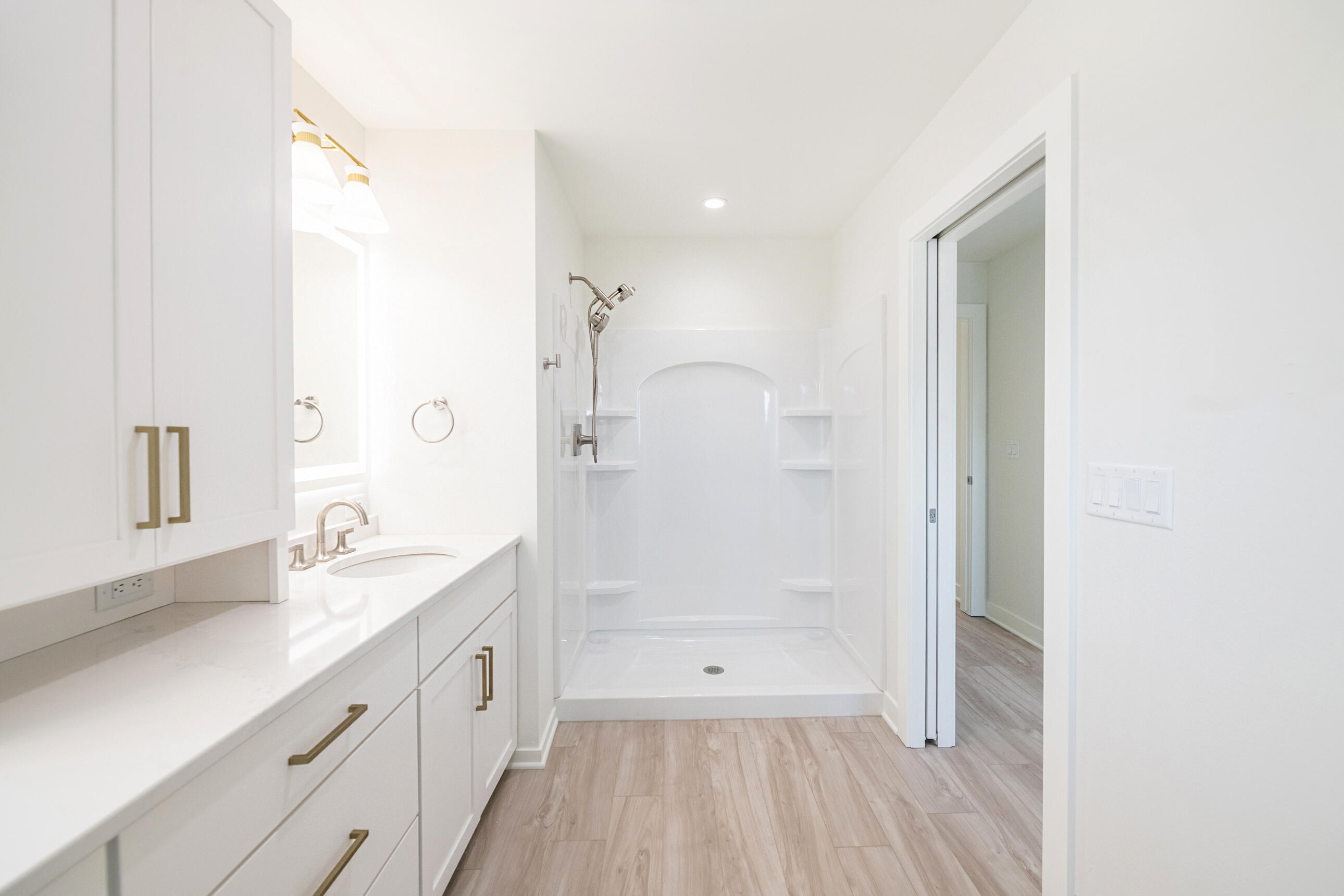 433 Niagara Avenue Sheboygan, WI 53081 - Photo 30 of 70 Owner's Suite Shower