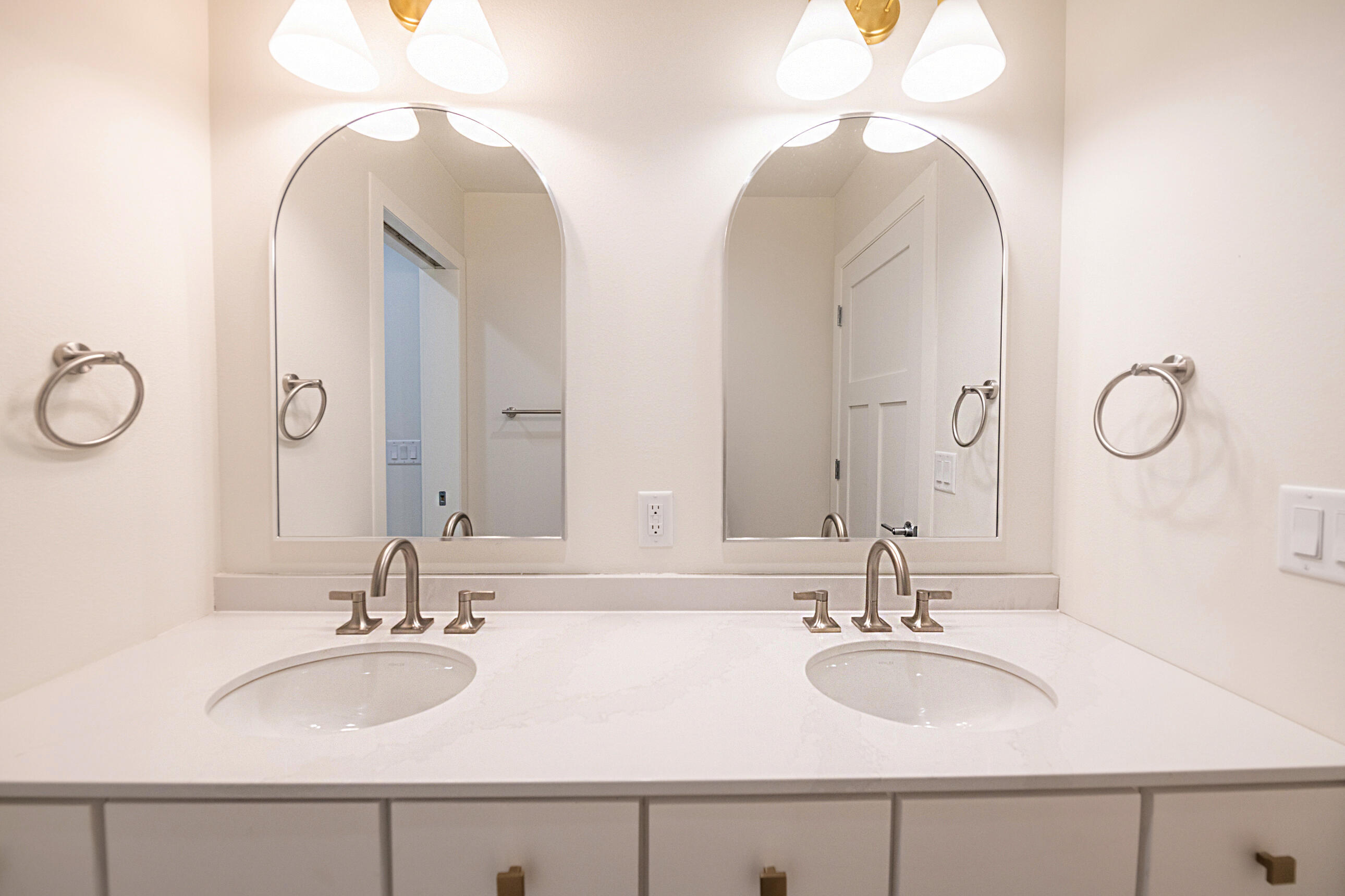 433 Niagara Avenue Sheboygan, WI 53081 - Photo 39 of 70 Dual Sinks in Second Bath