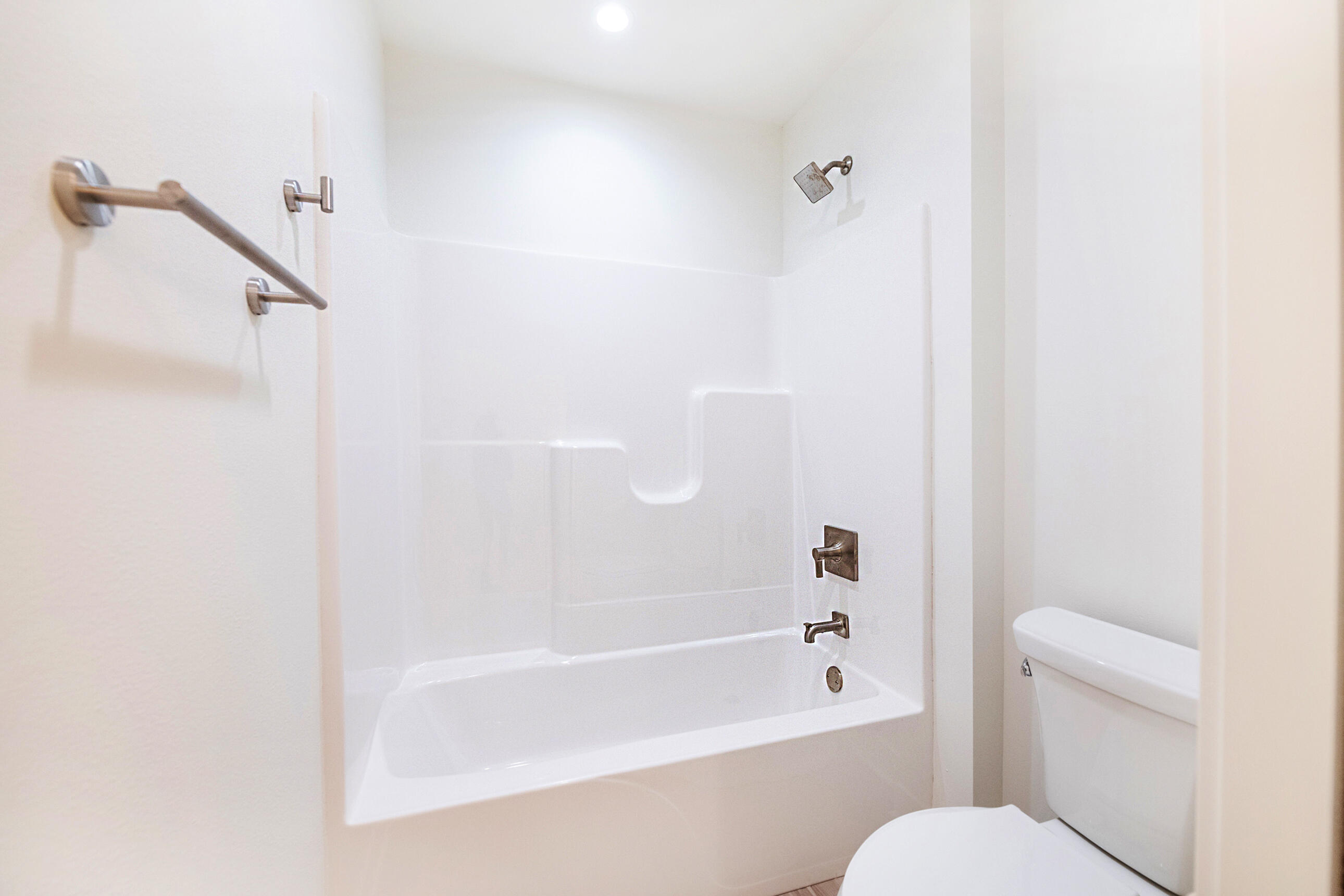 433 Niagara Avenue Sheboygan, WI 53081 - Photo 40 of 70 Tub/Shower Combo in Second Bath