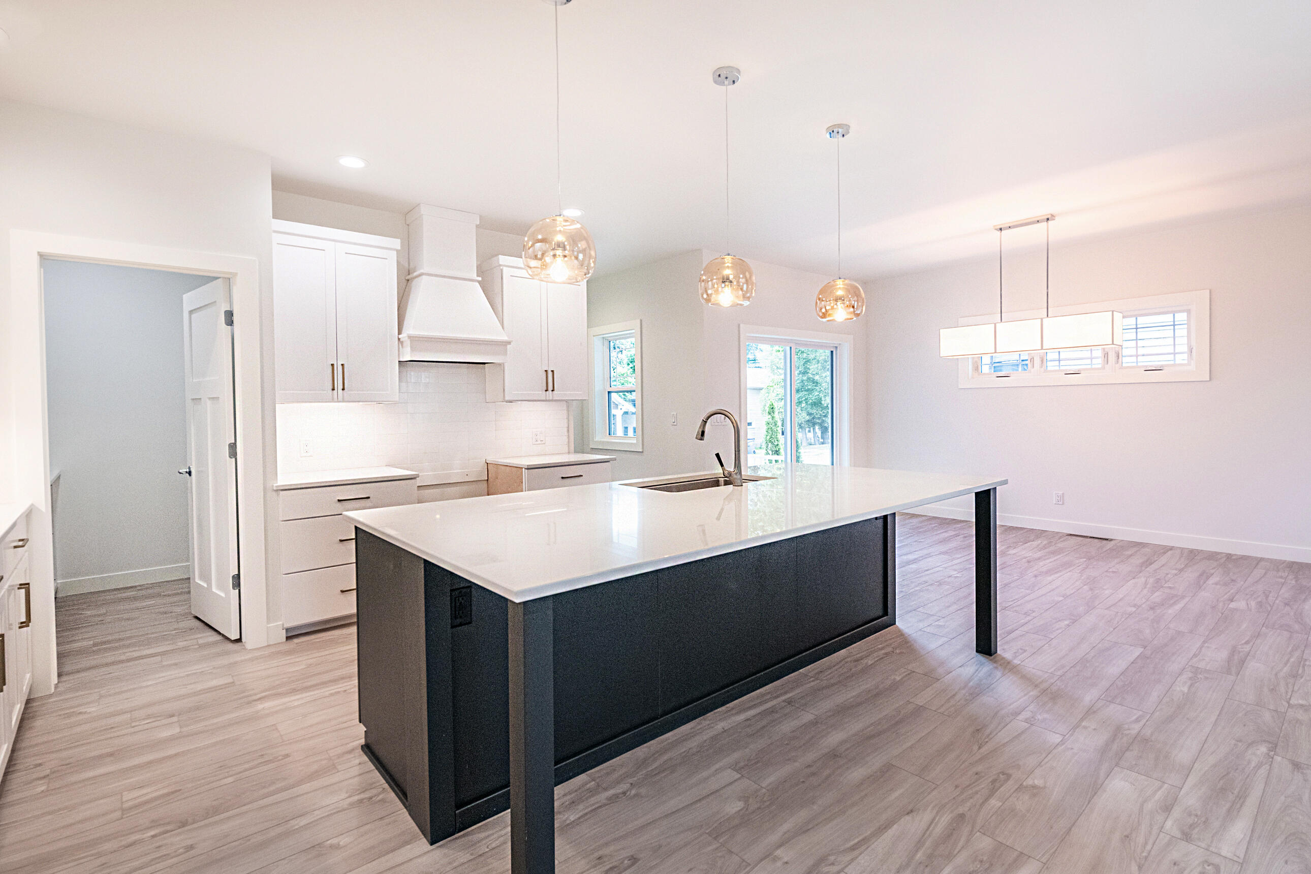 433 Niagara Avenue Sheboygan, WI 53081 - Photo 9 of 70 Kitchen-Dining