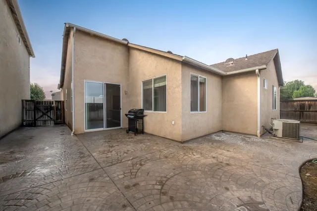 $409,900 | 685 West Edinburgh Lane, Clovis, CA 93619