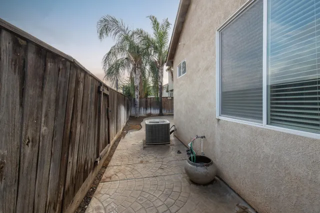 $409,900 | 685 West Edinburgh Lane, Clovis, CA 93619