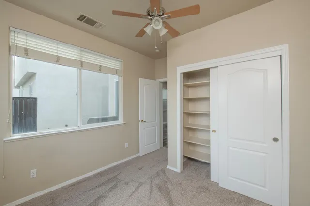 $409,900 | 685 West Edinburgh Lane, Clovis, CA 93619