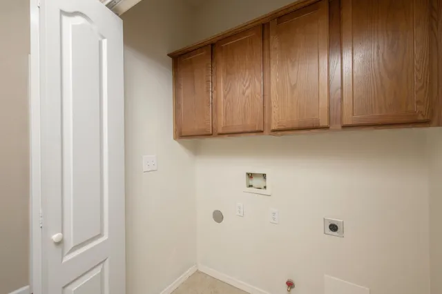 $409,900 | 685 West Edinburgh Lane, Clovis, CA 93619