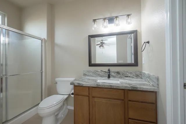 $409,900 | 685 West Edinburgh Lane, Clovis, CA 93619