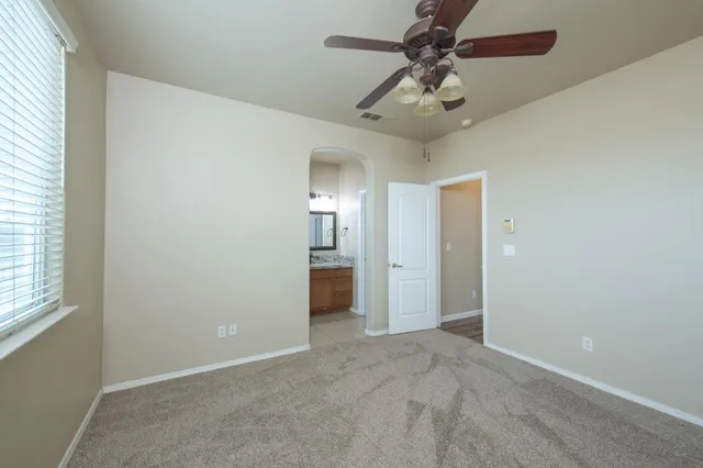 $409,900 | 685 West Edinburgh Lane, Clovis, CA 93619