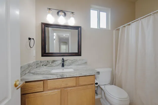 $409,900 | 685 West Edinburgh Lane, Clovis, CA 93619