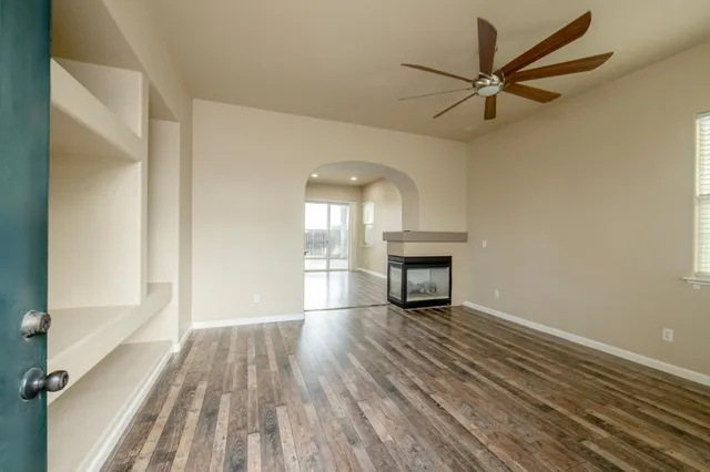 $409,900 | 685 West Edinburgh Lane, Clovis, CA 93619