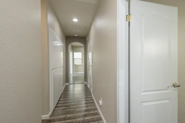 $409,900 | 685 West Edinburgh Lane, Clovis, CA 93619