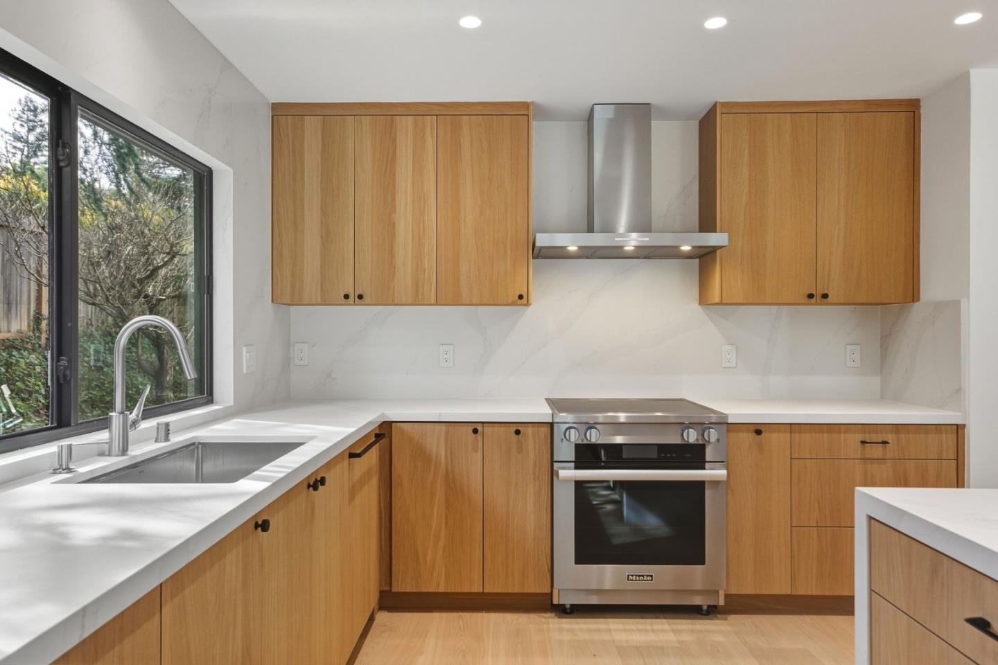 340 Arden Road Hillsborough, CA 94010 - Photo 13 of 31