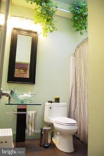 5622 Inverchapel Road Springfield, VA 22151 - Photo 9 of 22 Bath #2