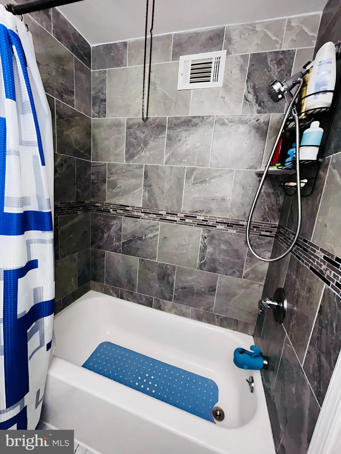 3642 Newberry Road Philadelphia, PA 19154 - Photo 17 of 29 Full Bathroom