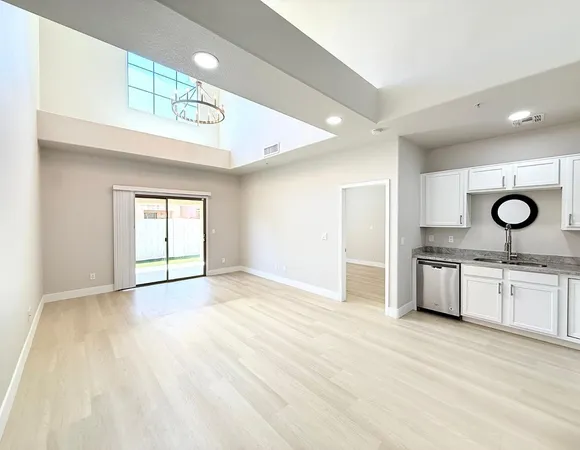 $2,395 | 15677 North 29th Street, Phoenix, AZ 85032