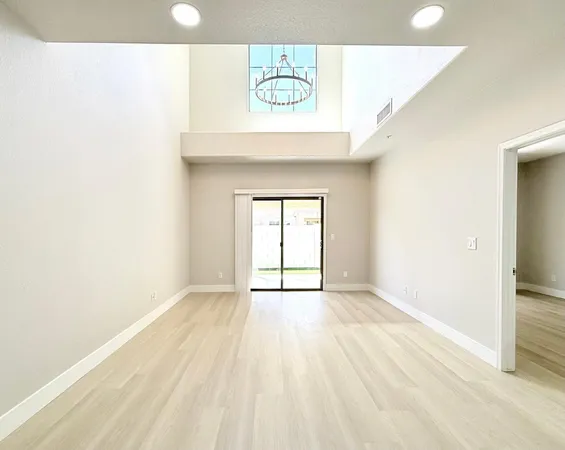 $2,395 | 15677 North 29th Street, Phoenix, AZ 85032