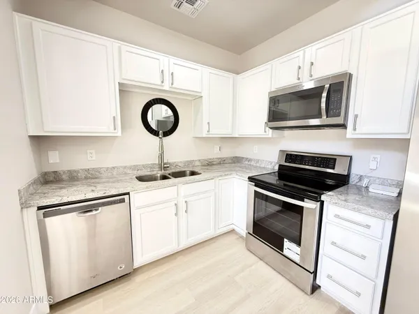 $2,395 | 15677 North 29th Street, Phoenix, AZ 85032