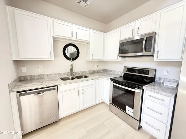 $2,450 | 15677 North 29th Street, Phoenix, AZ 85032