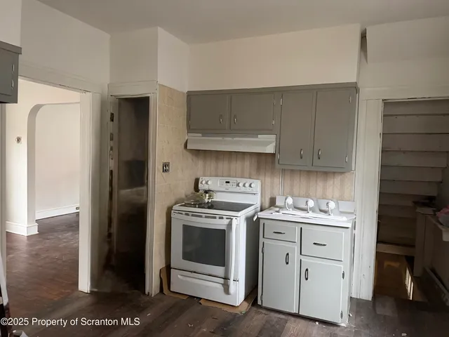 $1,800 | 1018 Madison Avenue, Scranton, PA 18510