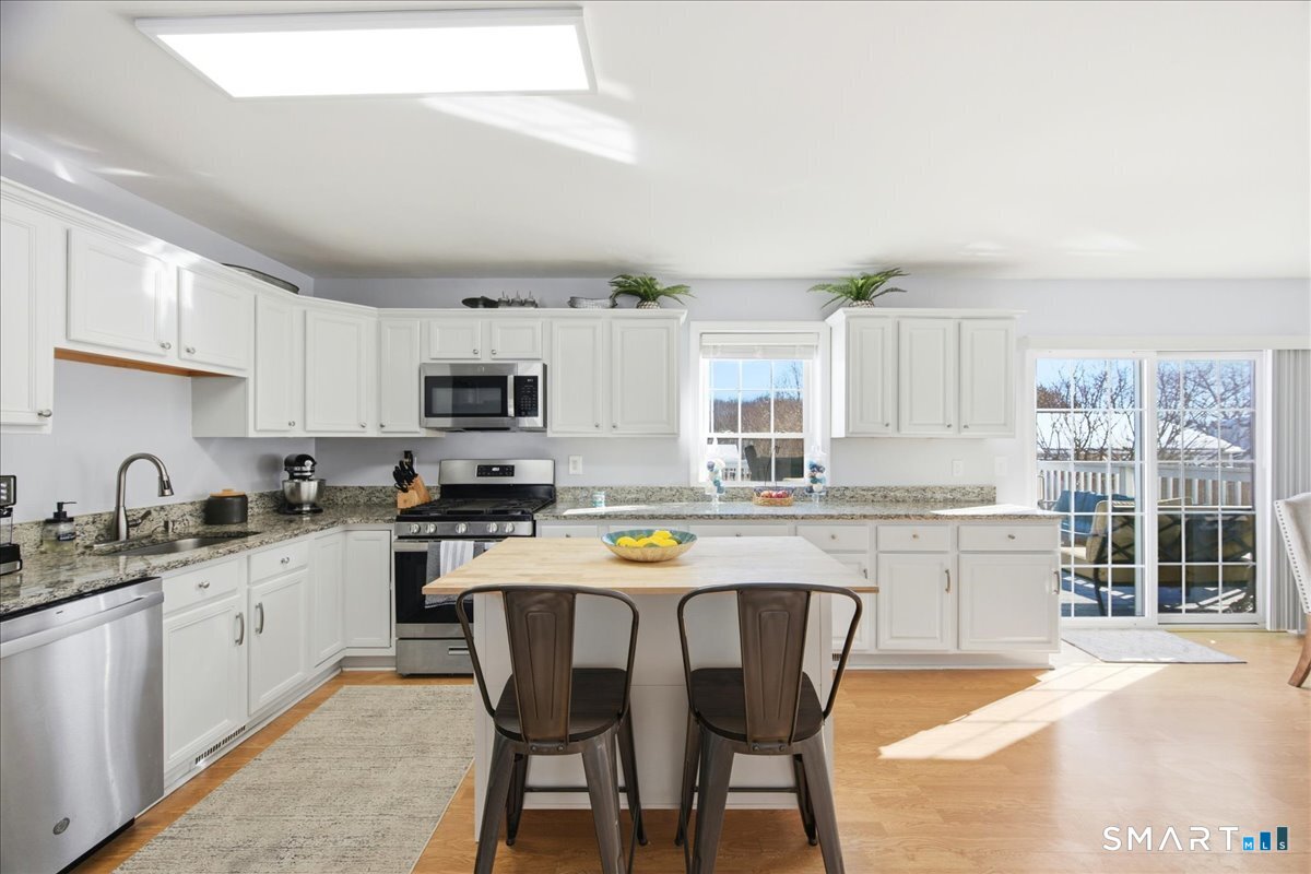 76 Alice St Extension Norwich, CT 06360 - Photo 12 of 37