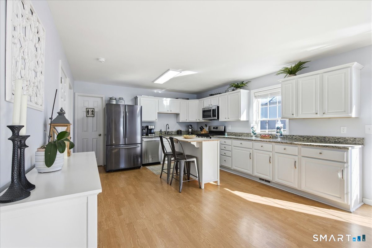 76 Alice St Extension Norwich, CT 06360 - Photo 9 of 37