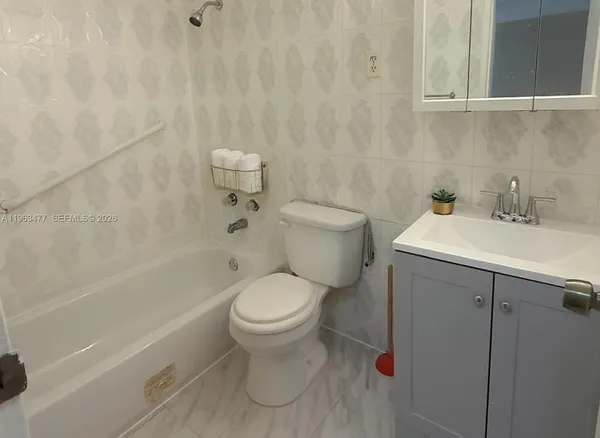 $1,500 | 1451 Northeast 170th Street, Unit 211A, North Miami Beach, FL 33162