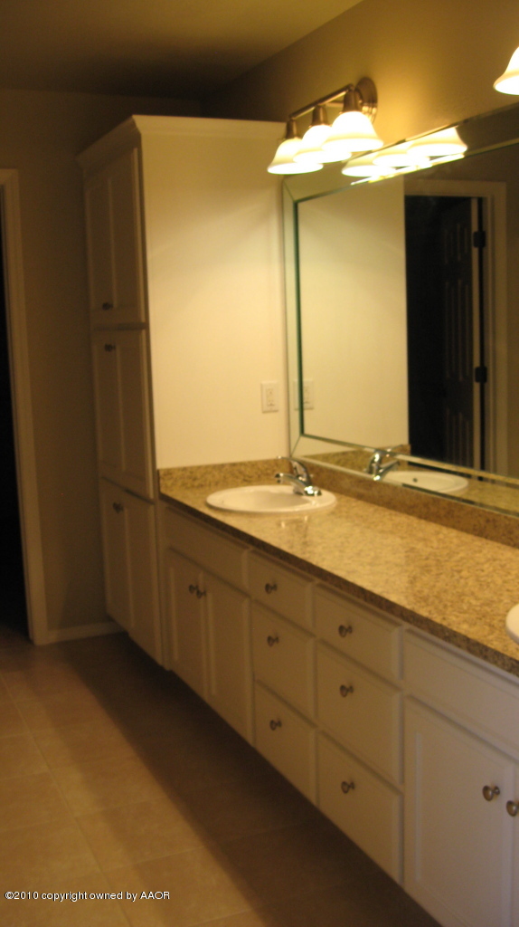 6911 Nick Street Amarillo, TX 79119 - Photo 10 of 26 Master Bath