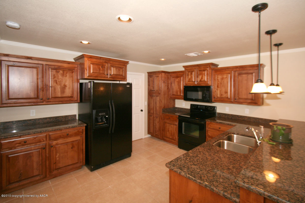 6911 Nick Street Amarillo, TX 79119 - Photo 17 of 26 kitchen