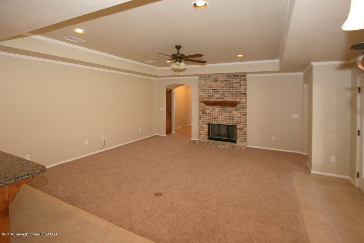 6911 Nick Street Amarillo, TX 79119 - Photo 20 of 26 living room