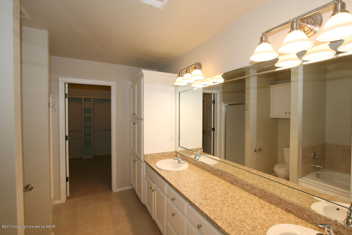 6911 Nick Street Amarillo, TX 79119 - Photo 21 of 26 master bath