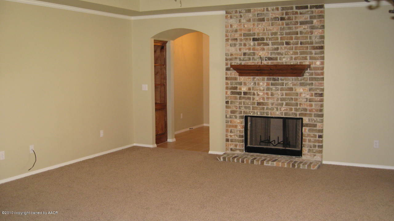 6911 Nick Street Amarillo, TX 79119 - Photo 4 of 26 Living