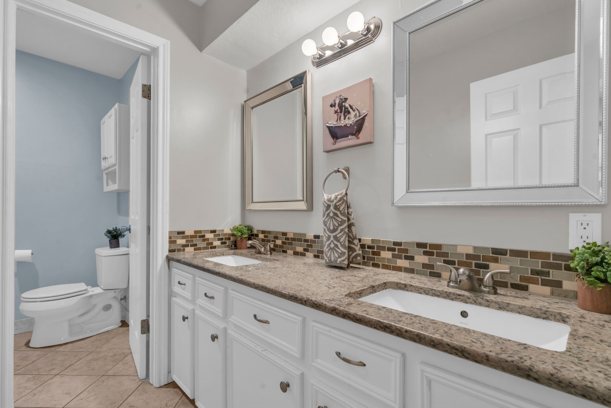 6514 Larkmount Drive Spring, TX 77389 - Photo 25 of 41 Dual sinks add functionality to the upstairs bath.