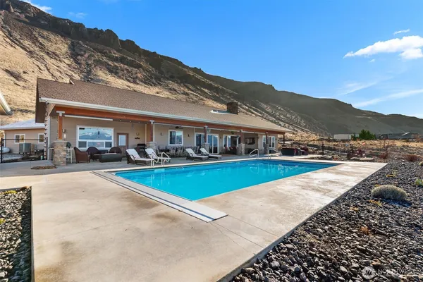 $1,655,000 | 25 Sageland Road, East Wenatchee, WA 98802