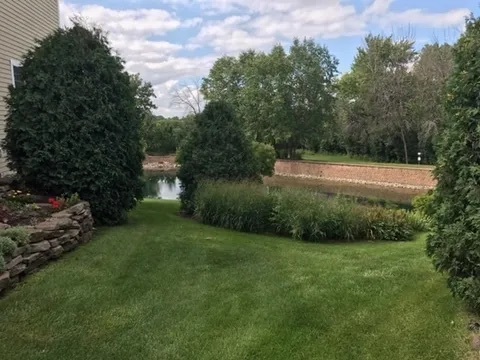 2522 Reflections Drive Crest Hill, IL 60403 - Photo 3 of 18 a view of a garden