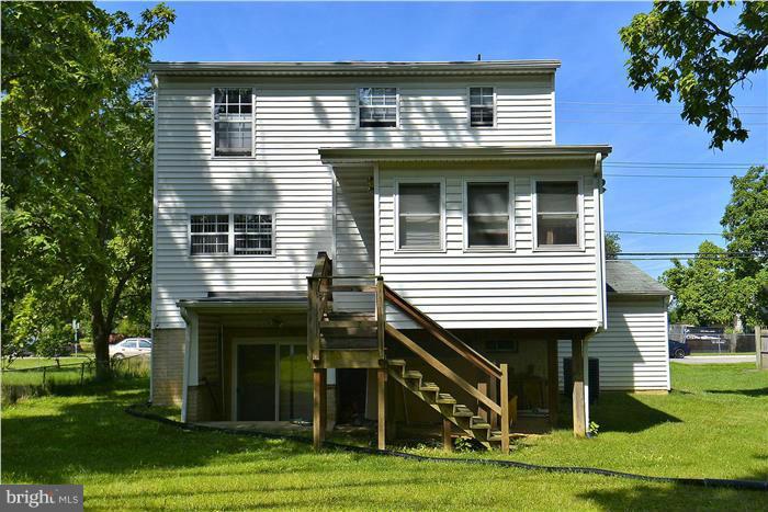 6213 Seabrook Road Lanham, MD 20706 - Photo 2 of 23 Exterior (Rear)