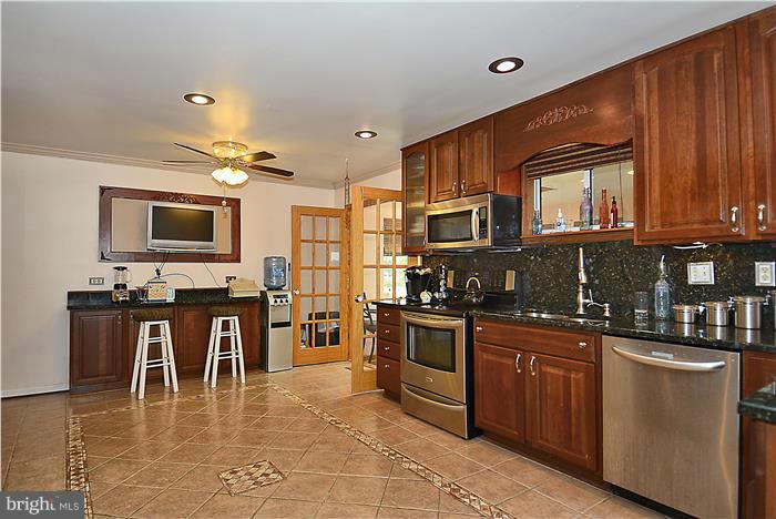 6213 Seabrook Road Lanham, MD 20706 - Photo 11 of 23 Kitchen
