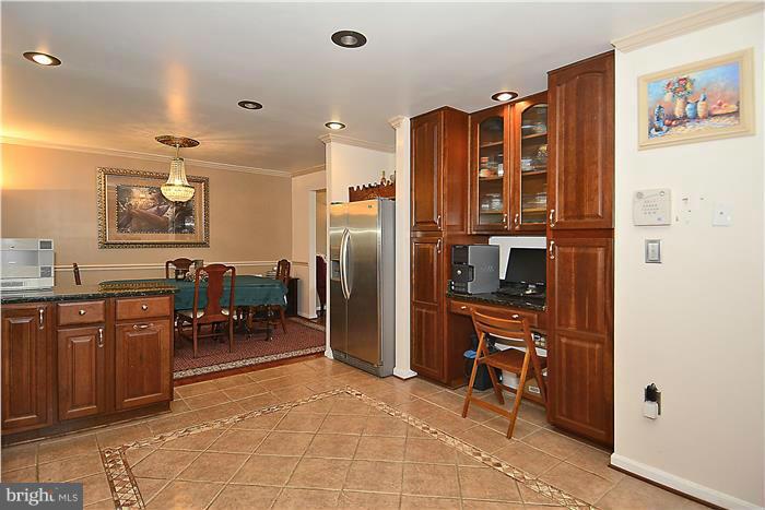 6213 Seabrook Road Lanham, MD 20706 - Photo 14 of 23 Interior (General)