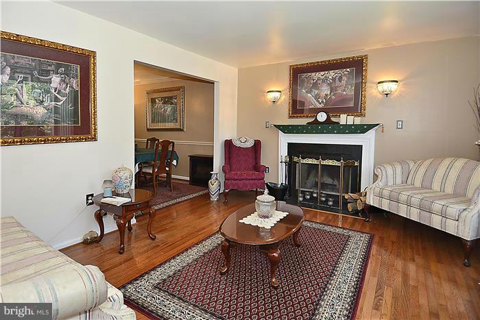 6213 Seabrook Road Lanham, MD 20706 - Photo 6 of 23 Living Room