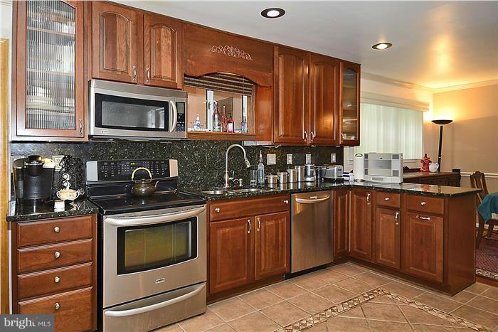 6213 Seabrook Road Lanham, MD 20706 - Photo 9 of 23 Kitchen
