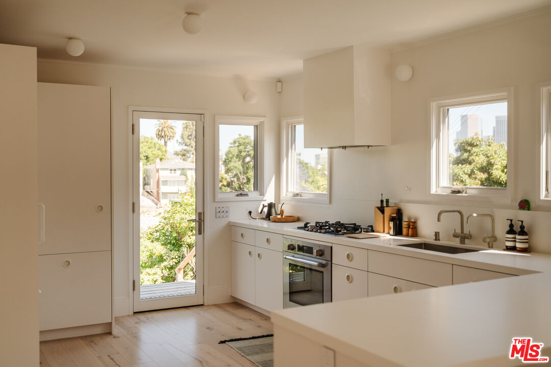 1097 West Kensington Road Los Angeles, CA 90026 - Photo 11 of 49