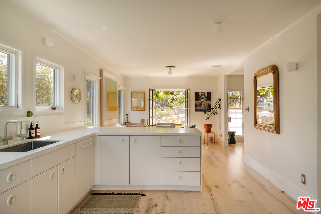 1097 West Kensington Road Los Angeles, CA 90026 - Photo 12 of 49