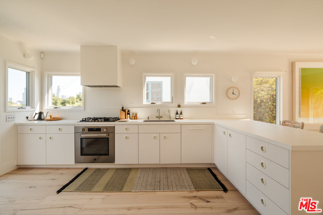 1097 West Kensington Road Los Angeles, CA 90026 - Photo 13 of 49