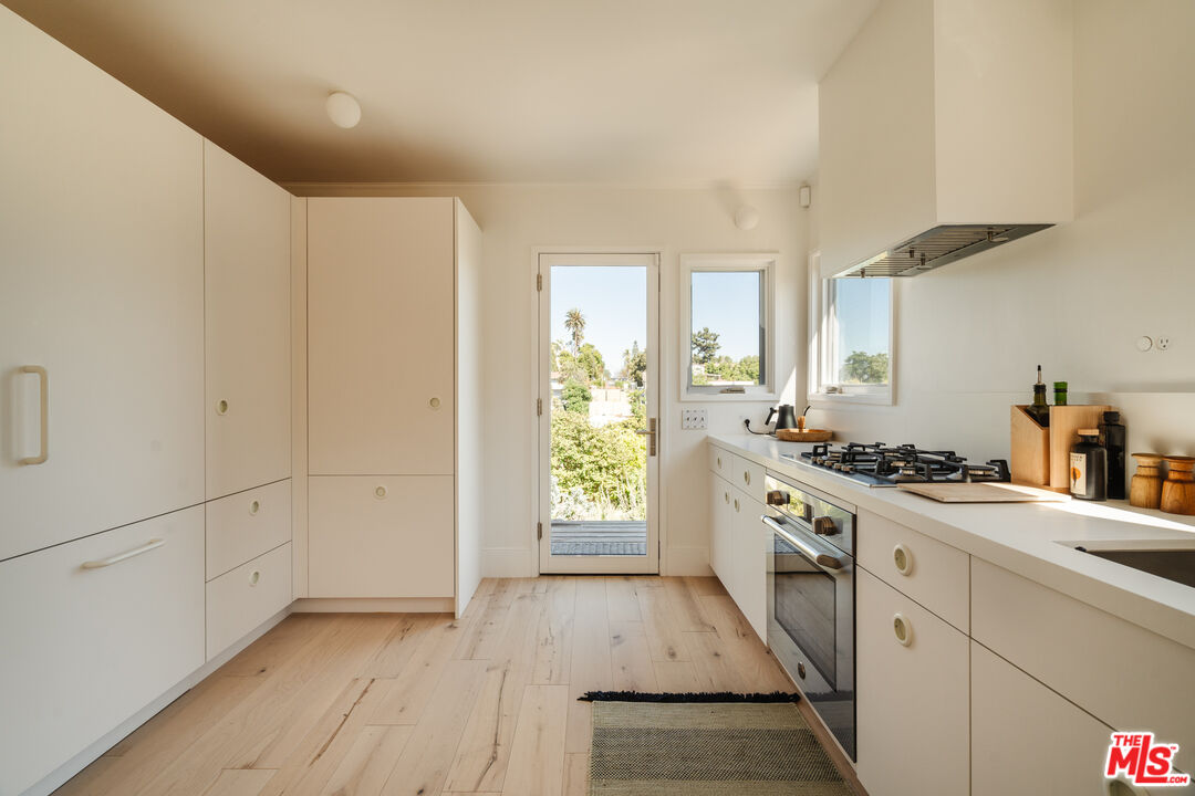 1097 West Kensington Road Los Angeles, CA 90026 - Photo 14 of 49