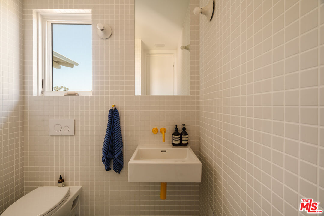 1097 West Kensington Road Los Angeles, CA 90026 - Photo 18 of 49