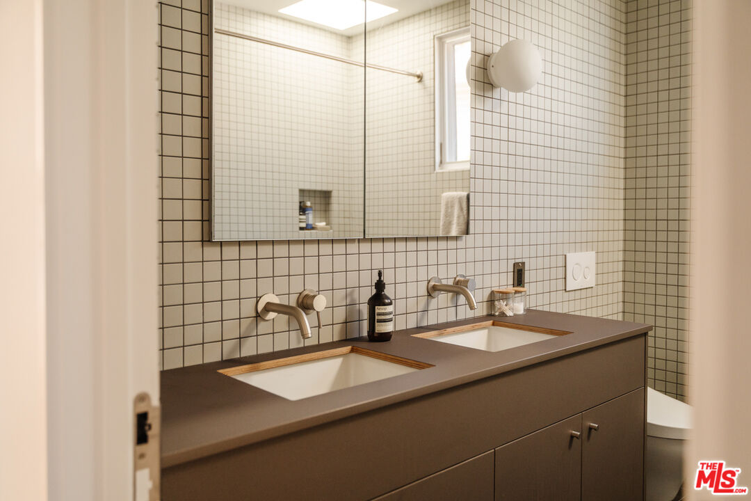 1097 West Kensington Road Los Angeles, CA 90026 - Photo 24 of 49