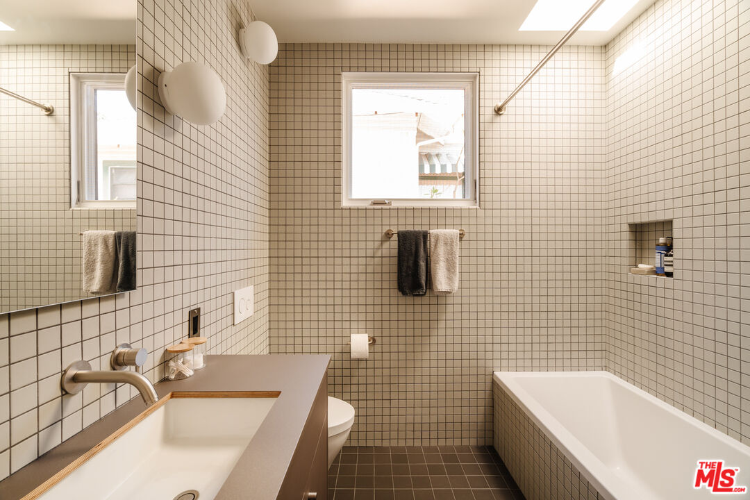 1097 West Kensington Road Los Angeles, CA 90026 - Photo 25 of 49