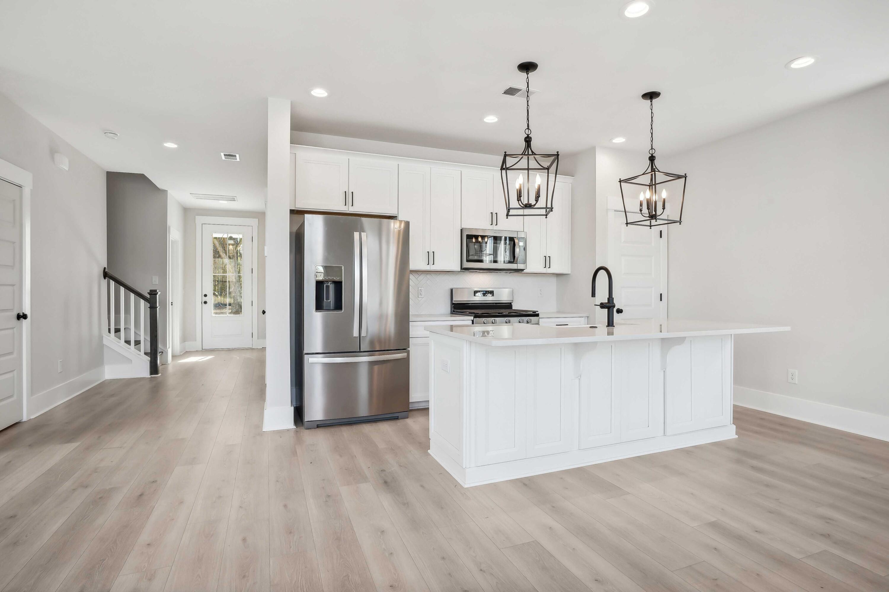 444 Queenview Lane Charleston, SC 29414 - Photo 1 of 9 CasualDining_Kitchen_1