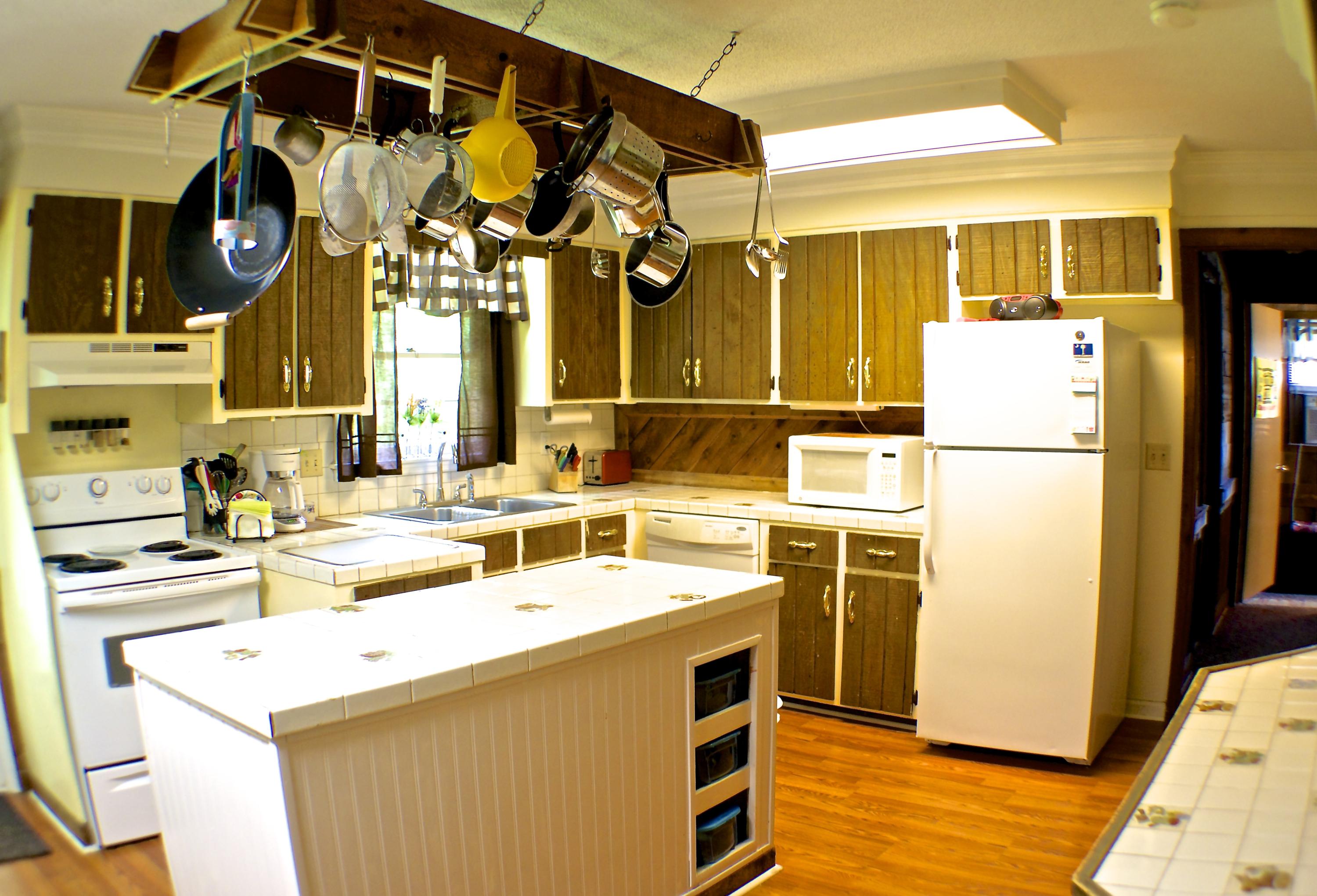 8265 Delhi Road North Charleston, SC 29406 - Photo 5 of 22 Kitchen